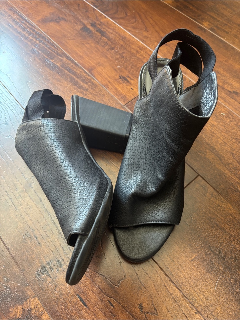 Kenneth Cole Reaction Black Peep-Toe Block Heel Sandals